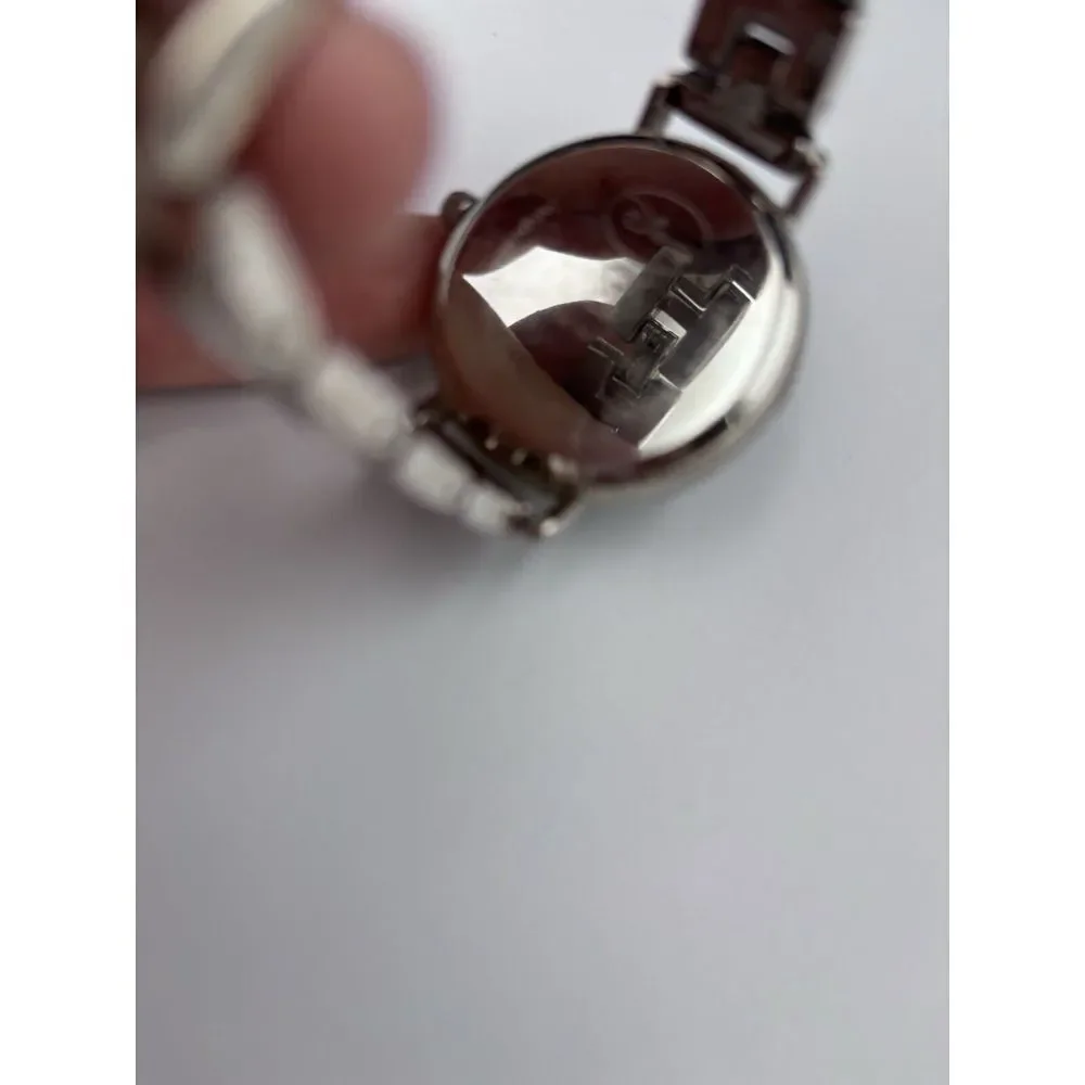 Disney‎ Watch Featuring Mickey Mouse Minnie Mouse Kissing Needs Battery 2574